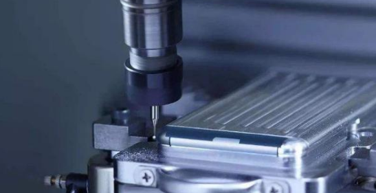 <strong>從特點（diǎn）和作用領域分析CNC加工好還是雕銑機好? </strong>