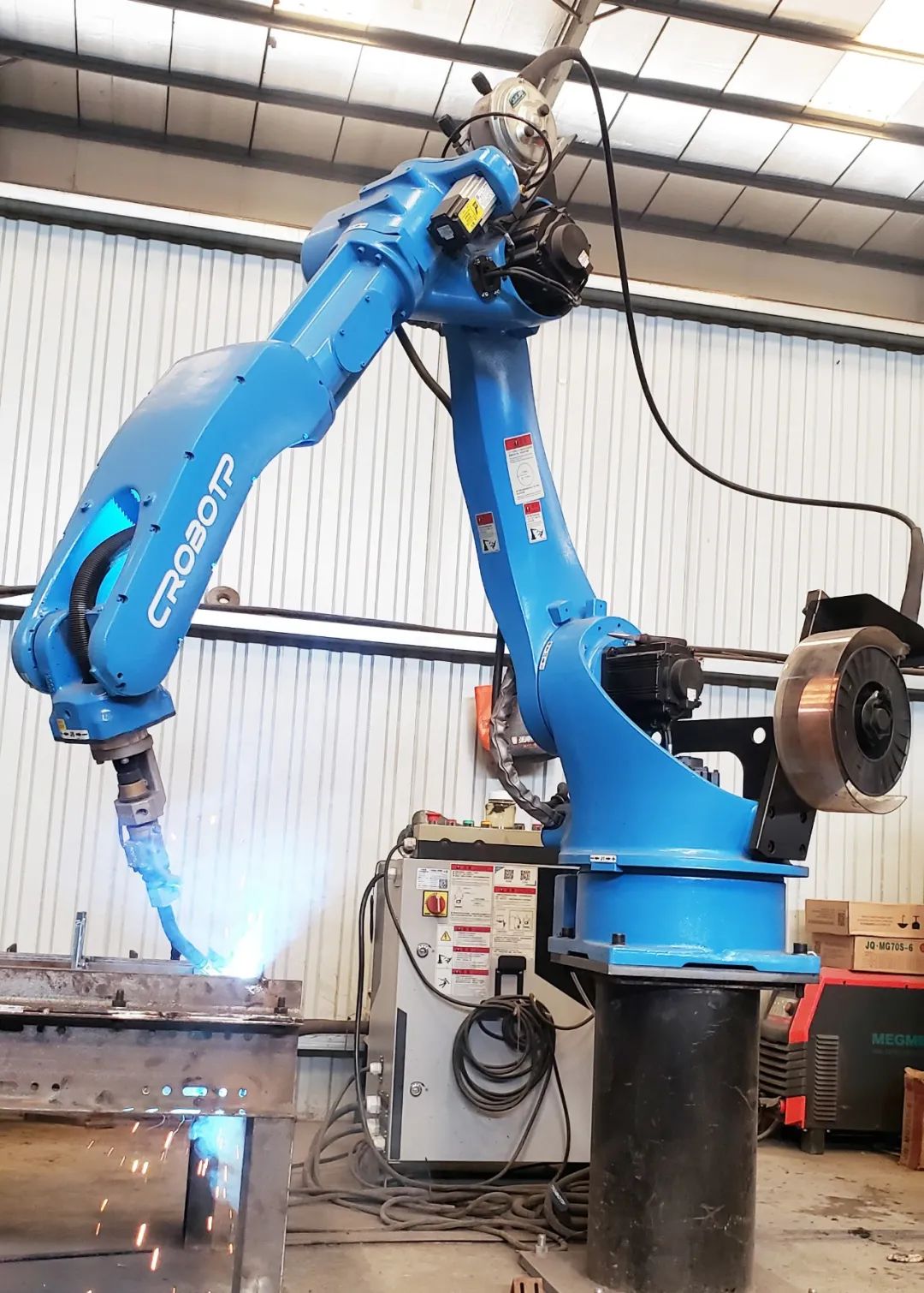 高(gāo)效焊接機器人,開創精密加工新時代! 高效焊接機器人,開創精密加工新時代!